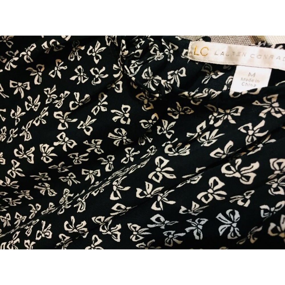 Lauren Conrad Bow Print Shirt Size Med